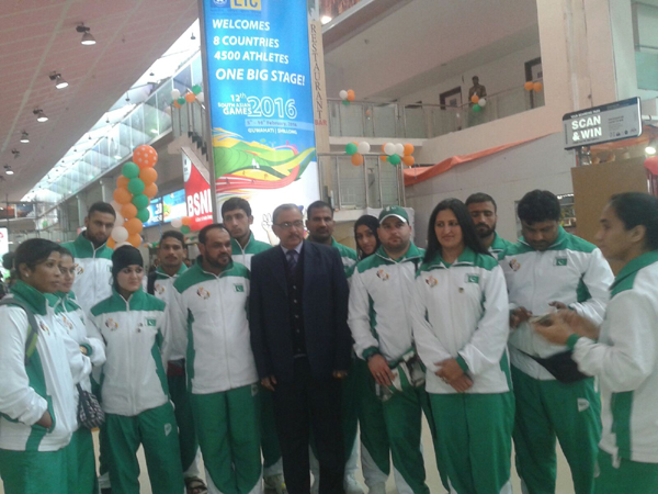 Pakistan Judo Team with Mr. Mukesh Kumar, President, JFI and General Secretary, JUA, during SAF Games 2016