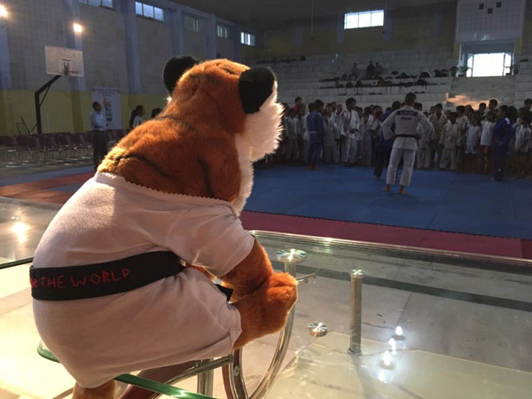 Tigerotoshi...observing the Judo Class at Dehradun